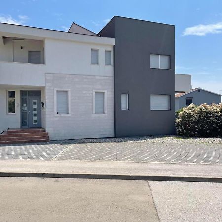 Studio Apartment Doki Basement Pula Exterior photo
