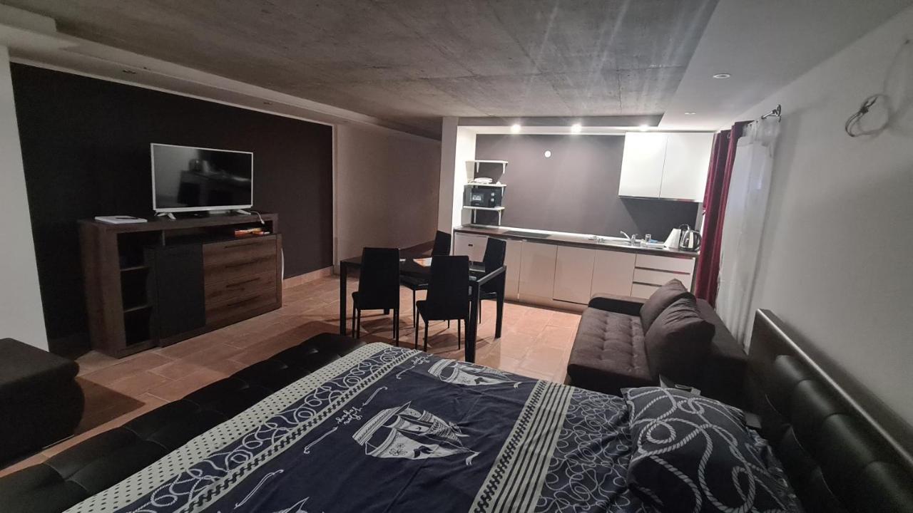 Studio Apartment Doki Basement Pula Exterior photo